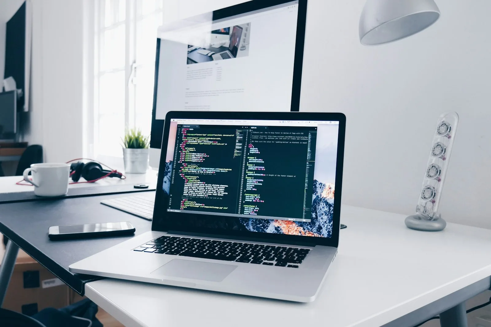 Free Unsplash image for Mobile-first website layout: ছোট পর্দায় পরিষ্কার design-এর নিয়ম